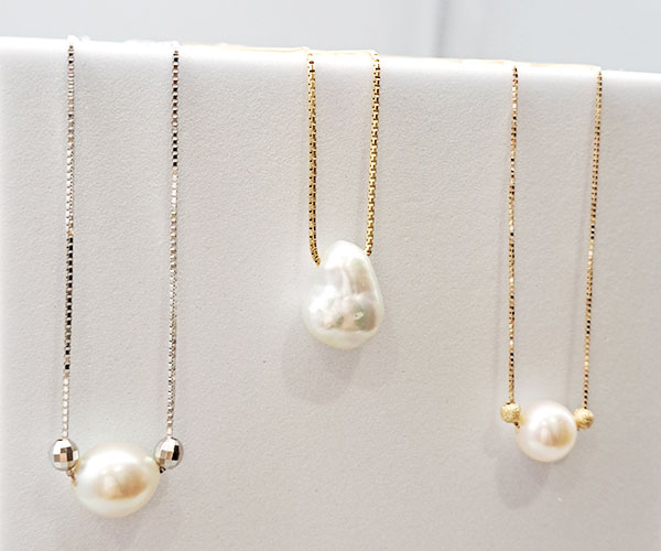 チェーンを通してプチネックレスに